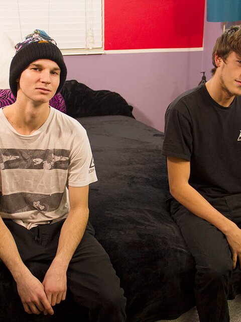 Gravy Davy and William Steele compete for the biggest cum shot in the bedroom
