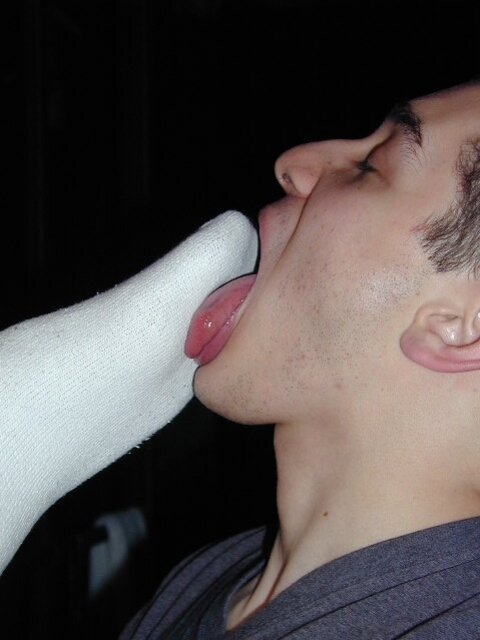 Steve’s boots and socks get worshipped by Chris