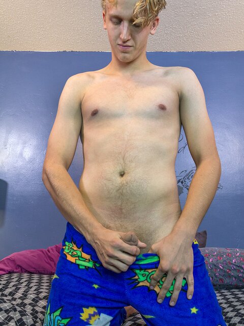 Young twink Jack Masters enjoys a long session of solo masturbation