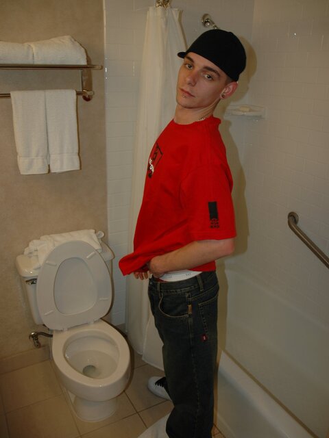 Piss play rookie Skug gives us a glimpse of his wild side