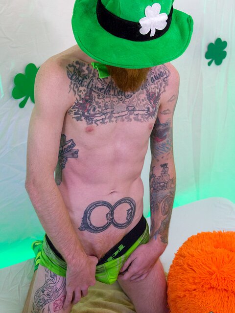 Dom Ty wanks his cock and cums for St. Patrick’s