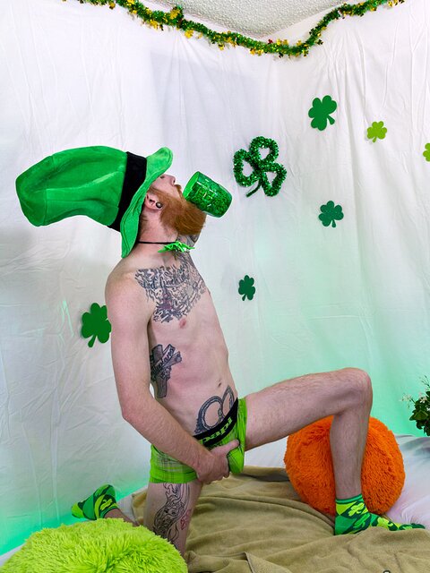 Dom Ty wanks his cock and cums for St. Patrick’s