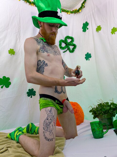 Dom Ty wanks his cock and cums for St. Patrick’s