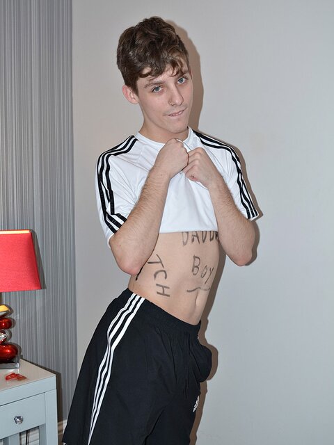 Mitch Schif fucks Leo Summers in soccer kit