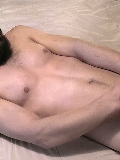 Zack Randall cums on his bearded face