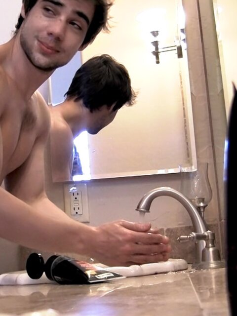 Zack Randall jerks off and cums on mirror