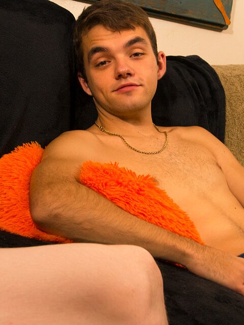 Marcus Rivers sucks Bob’s cock until he cums