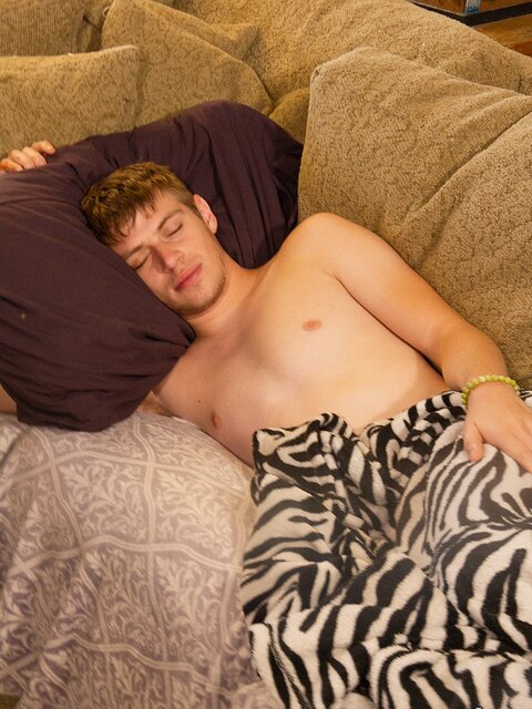 Straight boy Oliver Dean jerks off for the camera and cums on his stomach
