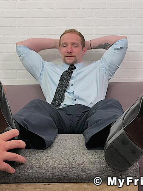 Dan Edwards rubs, kisses, and worships Liam’s feet until he cums