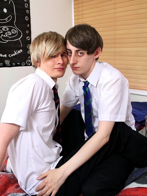 Ethan Knight and Brent Daley do blowjob and anal sex
