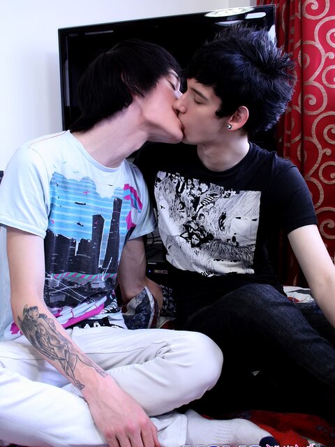 Lewis Romeo dominates Kyle Wilkinson in hot emo twink sex