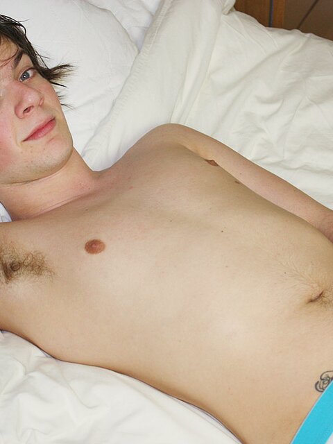 Scottish emo twink Sandy Jenkins jerks off confidently on camera