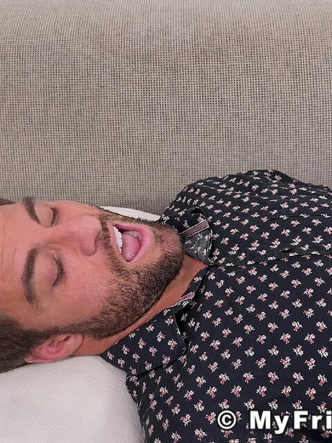 Cole Crusher worships Matt S’s feet in playful tickling session