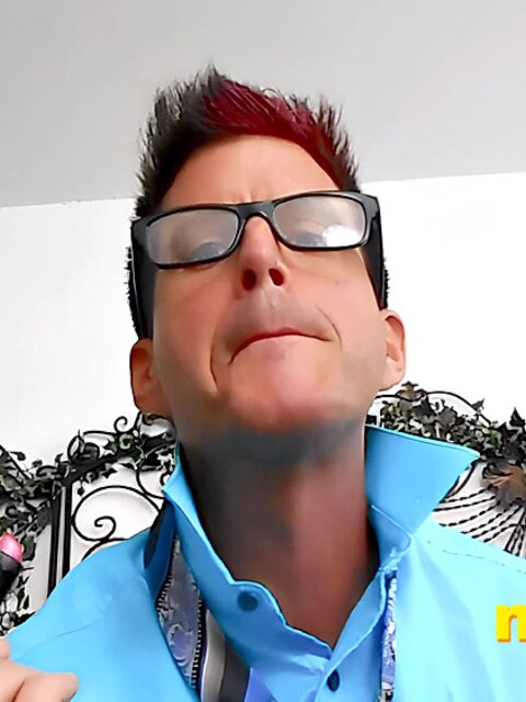 Jeff Drizzle gives you a humiliating drag makeover