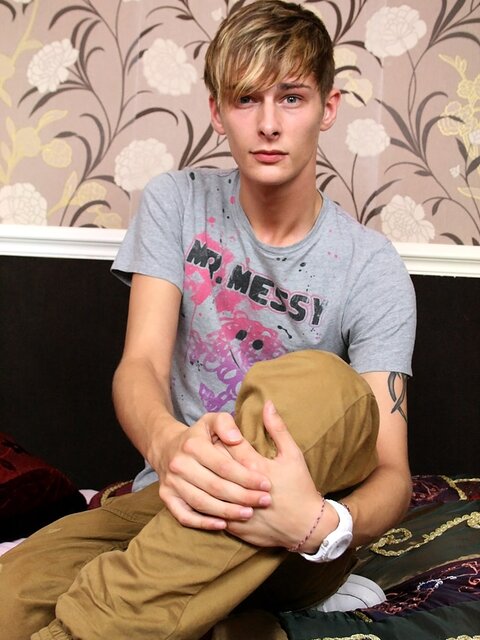 Connor Levi’s solo masturbation is smooth and confident