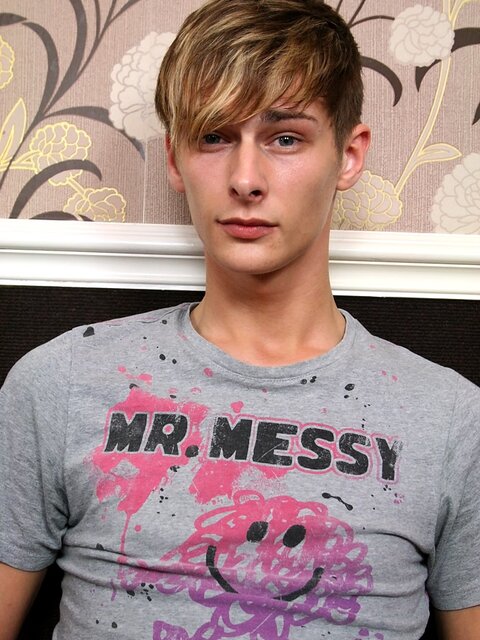 Connor Levi’s solo masturbation is smooth and confident