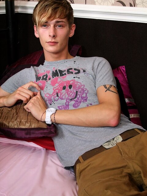 Connor Levi’s solo masturbation is smooth and confident