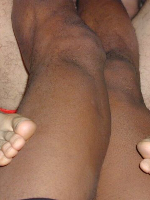 Lamar and John’s foot fetish and muscle play heats up the faux beach