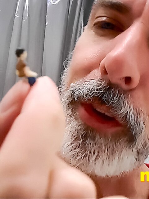 Richard Lennox’s beard shaving session filled with teasing and control