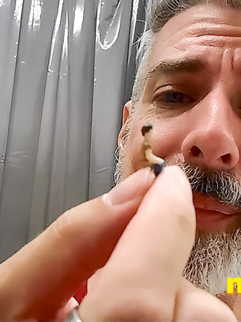 Richard Lennox’s beard shaving session filled with teasing and control