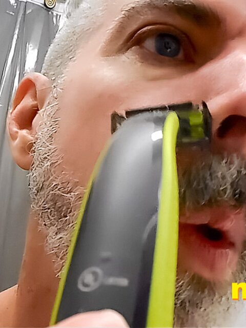 Richard Lennox’s beard shaving session filled with teasing and control