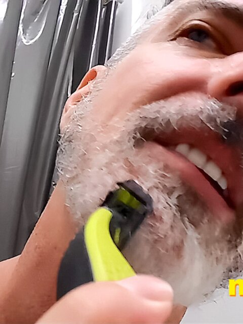 Richard Lennox’s beard shaving session filled with teasing and control