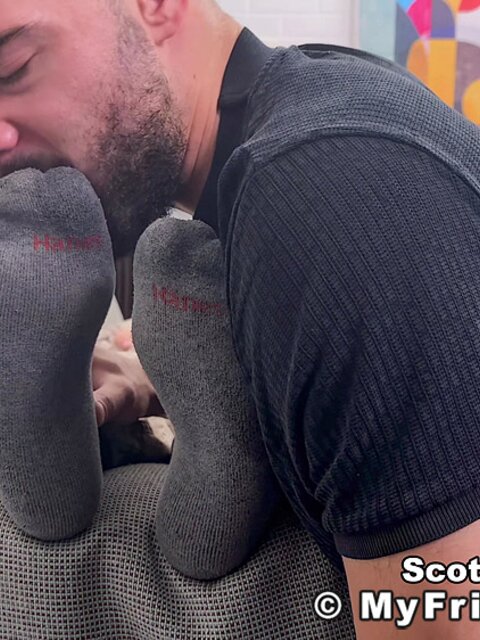 Thom massages, sniffs, and licks Scott Holliday feet before huge cumshot
