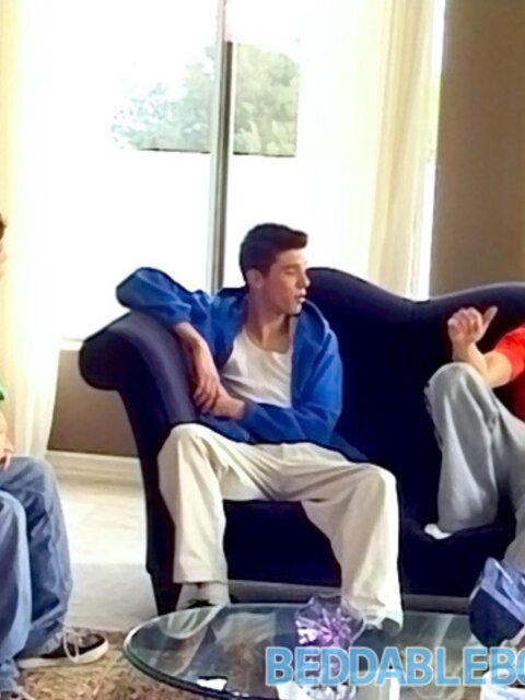 Neo Turner takes two twink dicks raw in raunchy threesome jizz fest