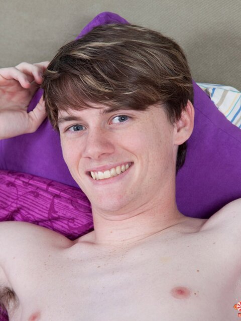 Jeremy Sommers gets fucked missionary by dominant Krys Perez