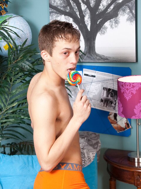 Twinks Trey Korbin and Brice Carson share oral sucking and raw anal fucking
