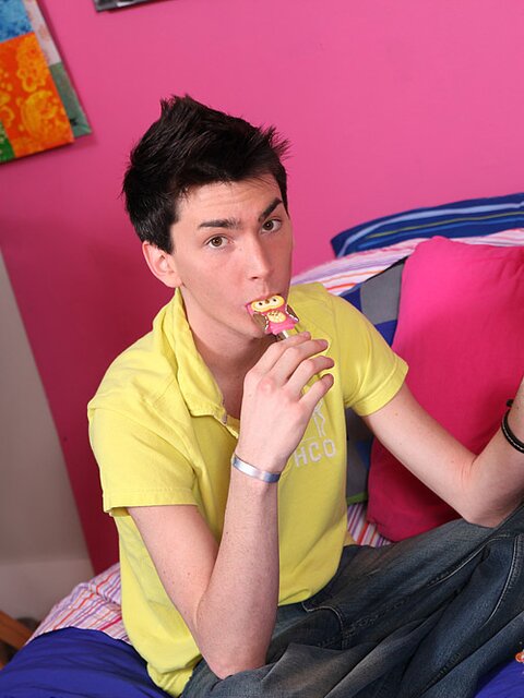 Hot twink anal and blowjob session with Colby London and Dustin Revees