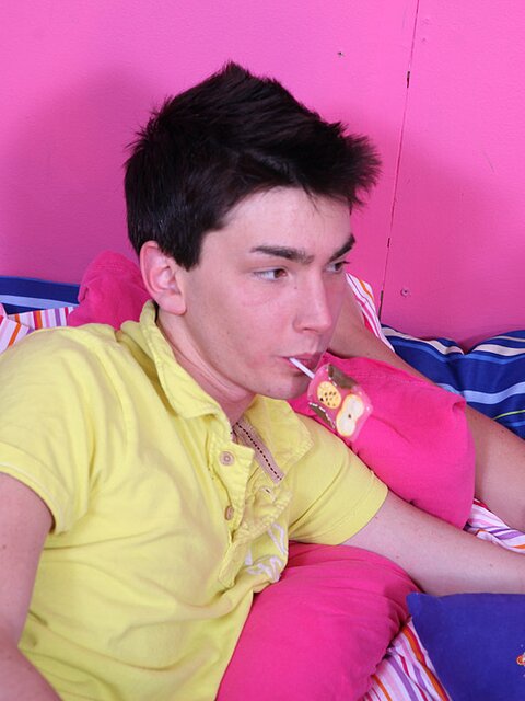 Hot twink anal and blowjob session with Colby London and Dustin Revees
