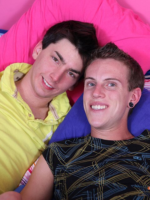 Hot twink anal and blowjob session with Colby London and Dustin Revees