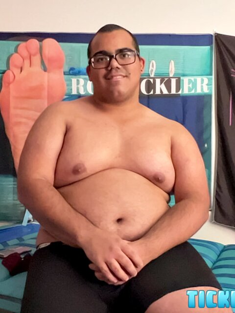 Oscar Grablow thick body is locked down for tickling by Matt