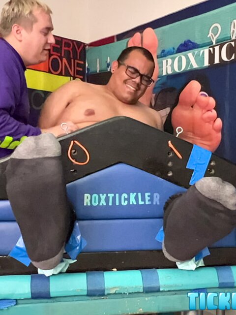 Oscar Grablow thick body is locked down for tickling by Matt