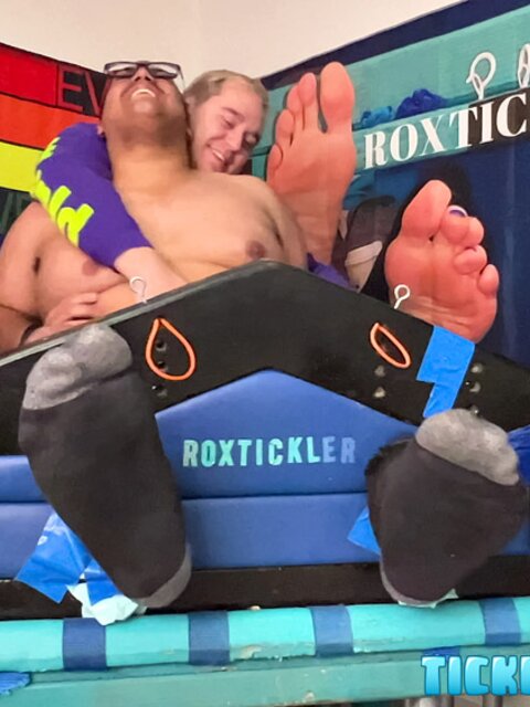 Oscar Grablow thick body is locked down for tickling by Matt