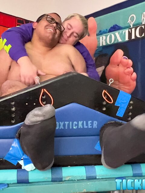 Oscar Grablow thick body is locked down for tickling by Matt