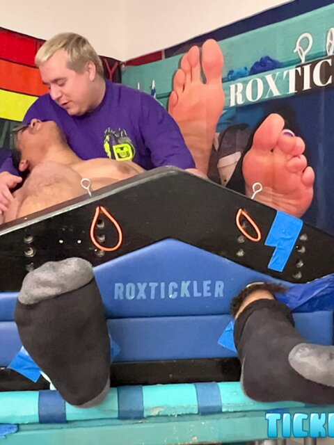 Oscar Grablow thick body is locked down for tickling by Matt