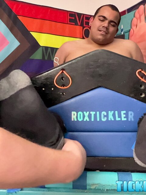 Oscar Grablow thick body is locked down for tickling by Matt