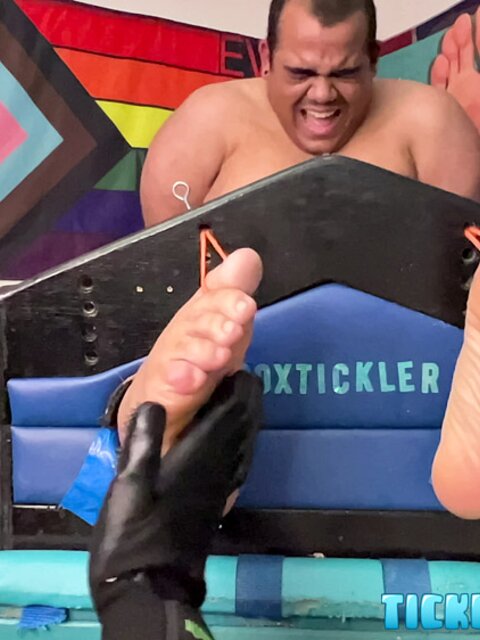 Oscar Grablow thick body is locked down for tickling by Matt