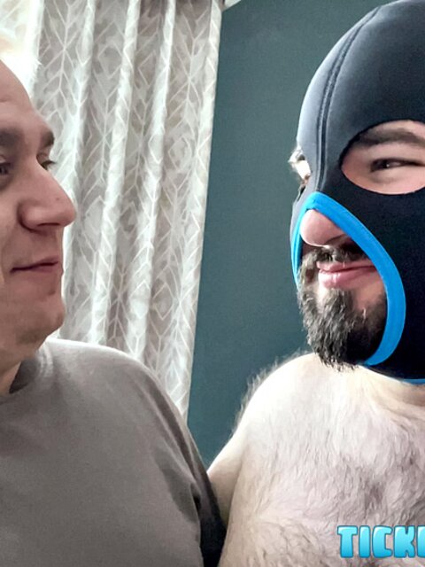Bear Brad’s hairy thighs twitch under Matt’s fingers