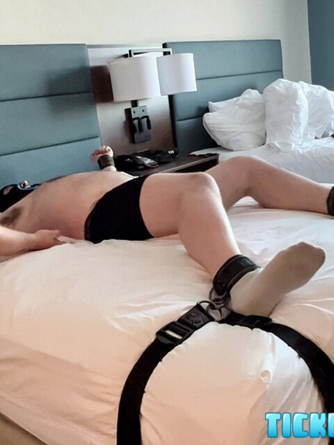 Bear Brad’s hairy thighs twitch under Matt’s fingers