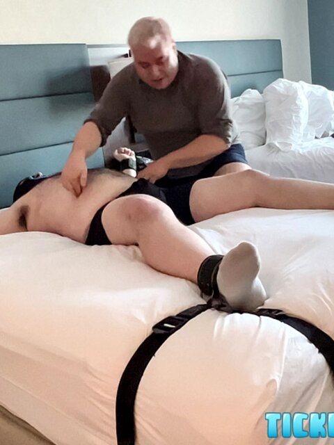 Bear Brad’s hairy thighs twitch under Matt’s fingers