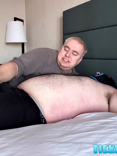 Bear Brad’s hairy thighs twitch under Matt’s fingers