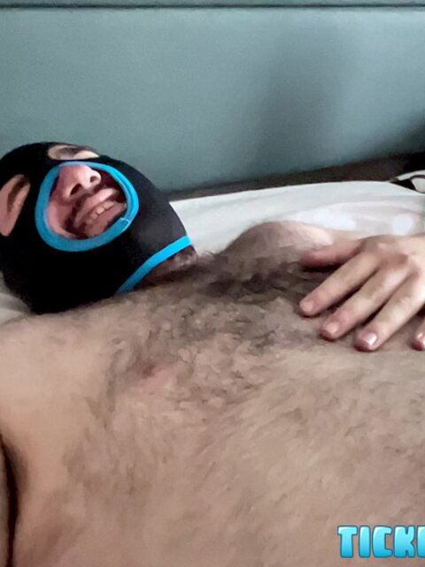 Bear Brad’s hairy thighs twitch under Matt’s fingers
