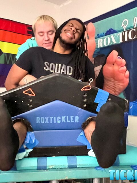Matt sucks and licks J’s big cock after tickling his feet