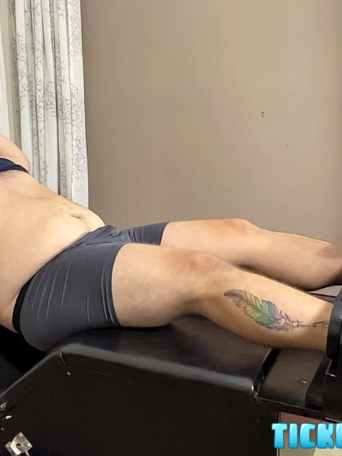 Pup Carlos pounds Matt bareback while teasing his feet