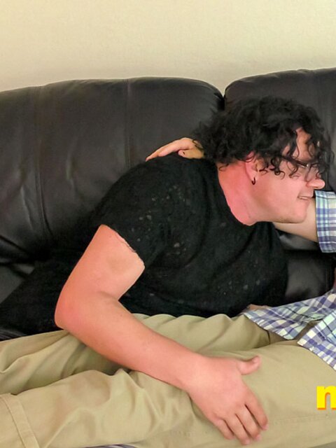 Elis Ataxxx helps Leo Blue play with his weird sea monster kink
