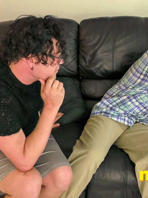 Elis Ataxxx helps Leo Blue play with his weird sea monster kink