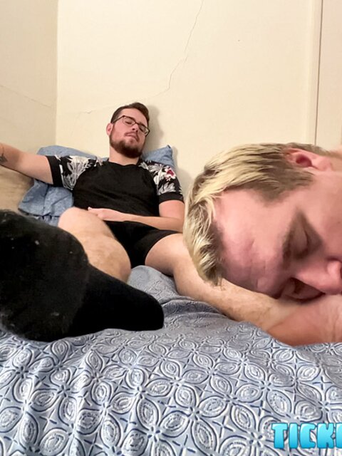CDubs cums hard while Matt sucks and licks his ticklish soles